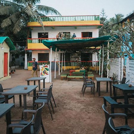 Rasta Mansion Beach Hostel And Rooms Arambol Eksteriør billede
