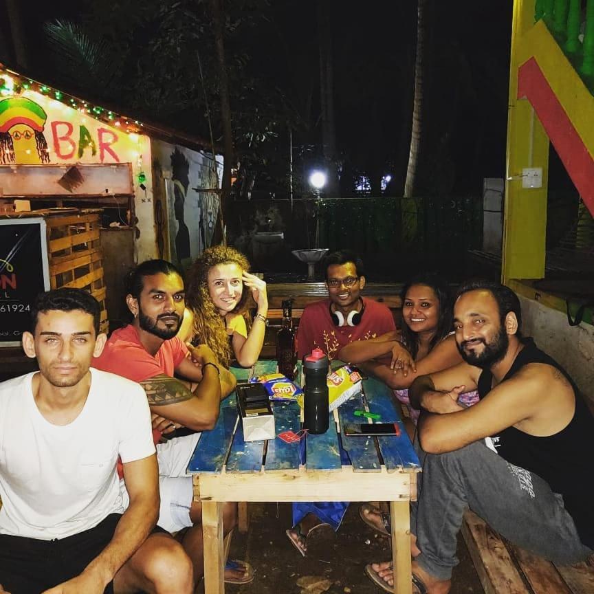 Rasta Mansion Beach Hostel And Rooms Arambol Eksteriør billede