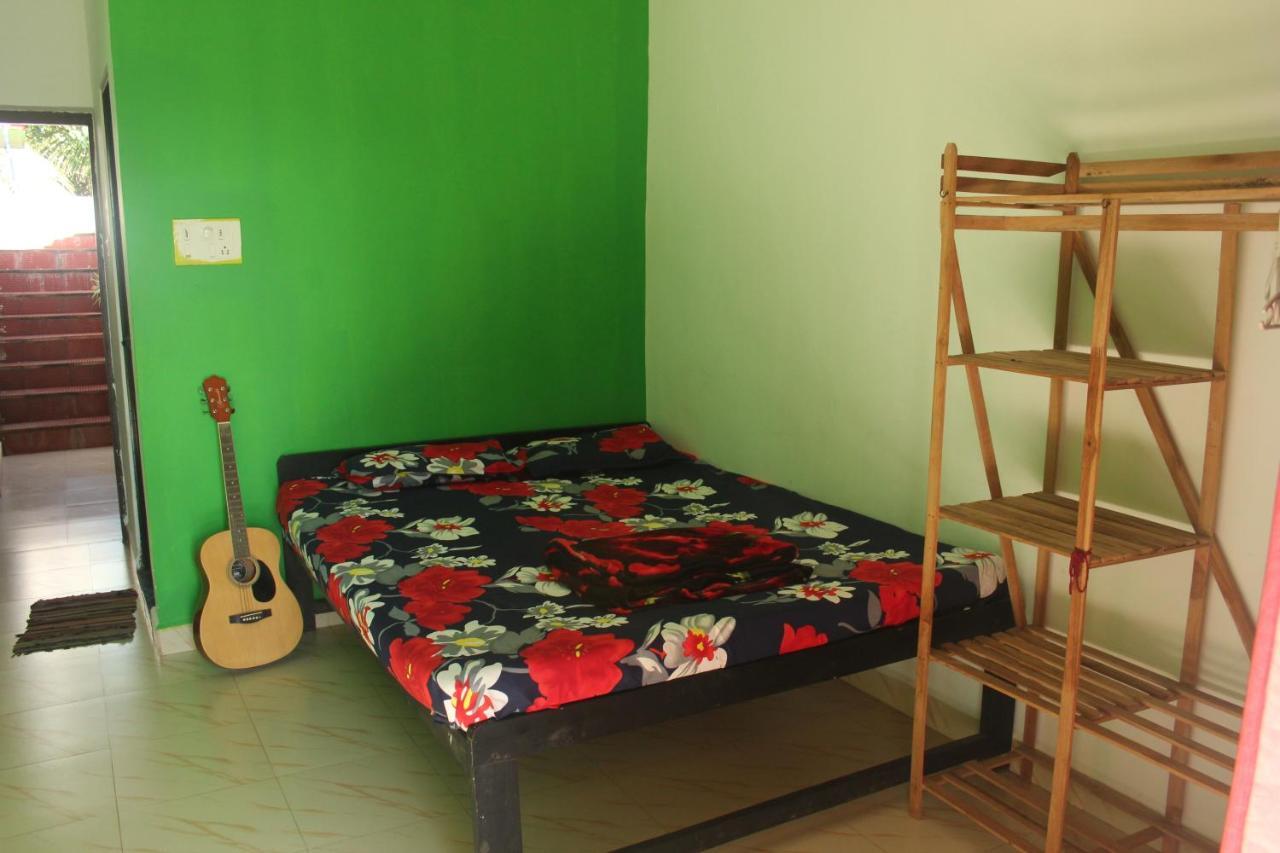 Rasta Mansion Beach Hostel And Rooms Arambol Eksteriør billede