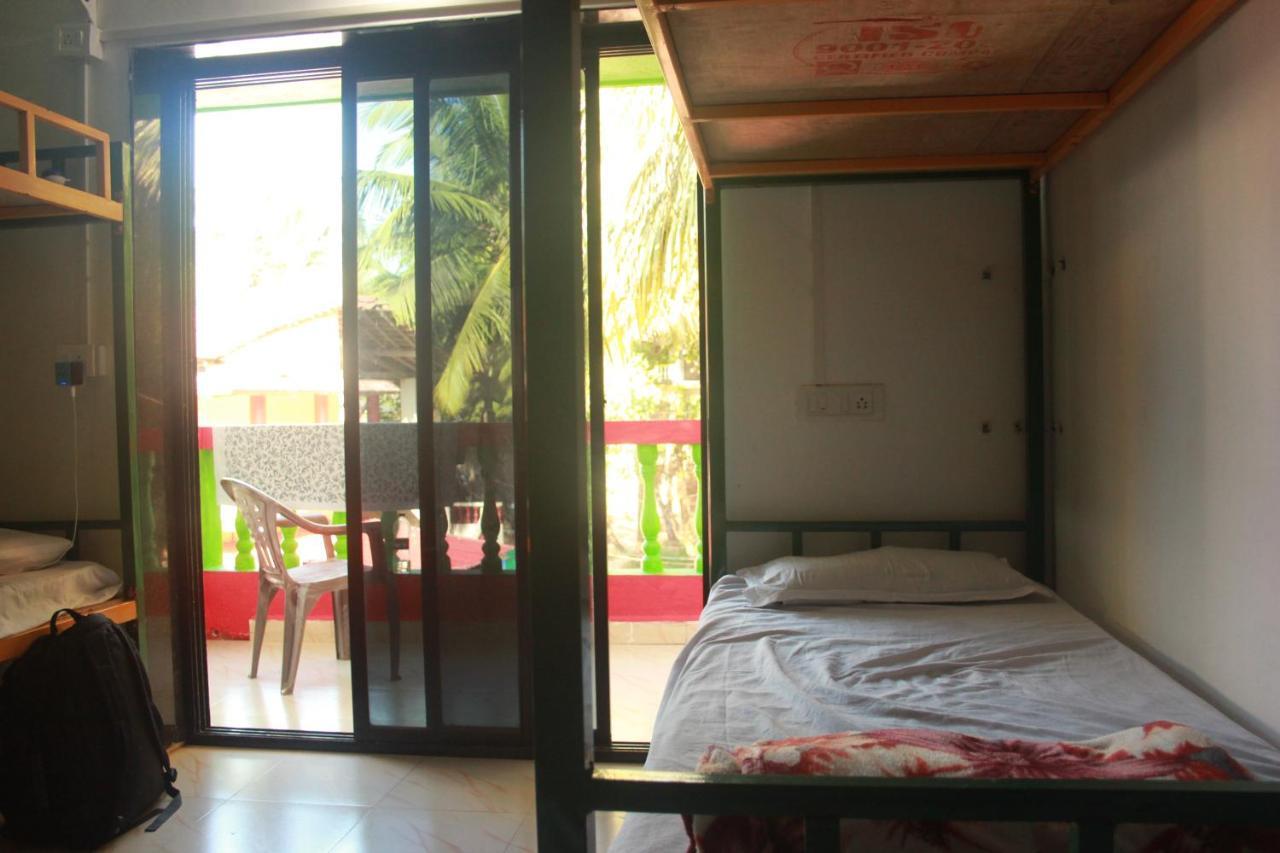 Rasta Mansion Beach Hostel And Rooms Arambol Eksteriør billede