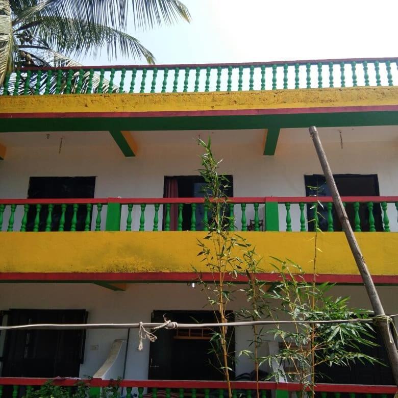 Rasta Mansion Beach Hostel And Rooms Arambol Eksteriør billede