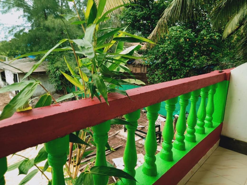 Rasta Mansion Beach Hostel And Rooms Arambol Eksteriør billede