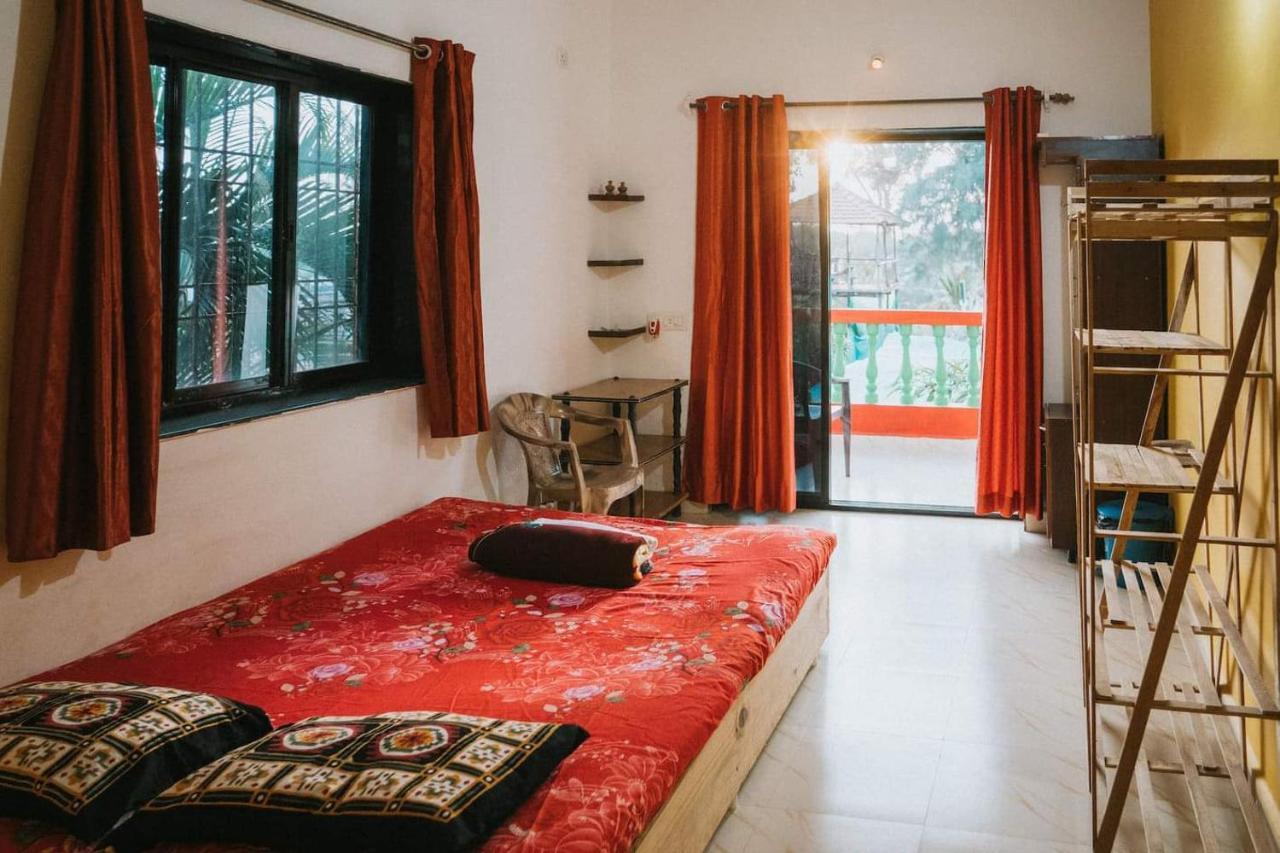 Rasta Mansion Beach Hostel And Rooms Arambol Eksteriør billede