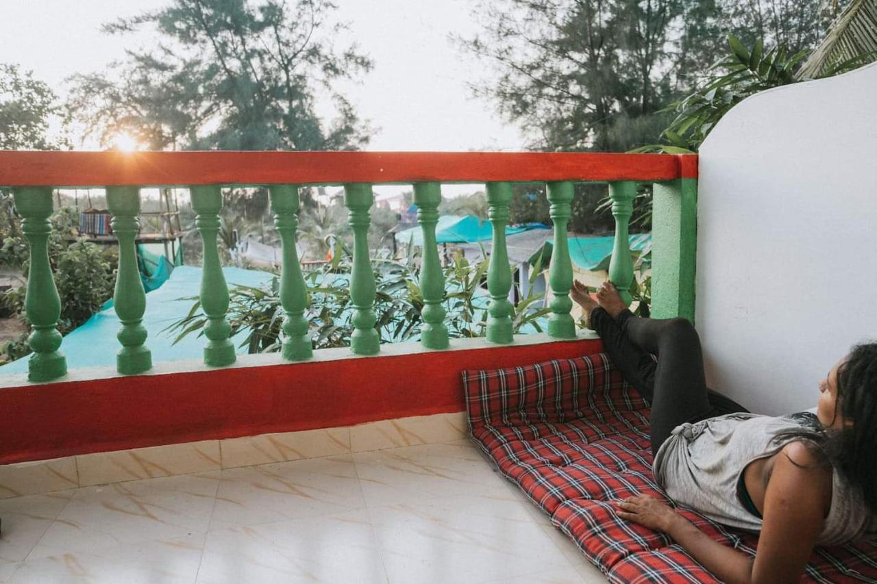 Rasta Mansion Beach Hostel And Rooms Arambol Eksteriør billede