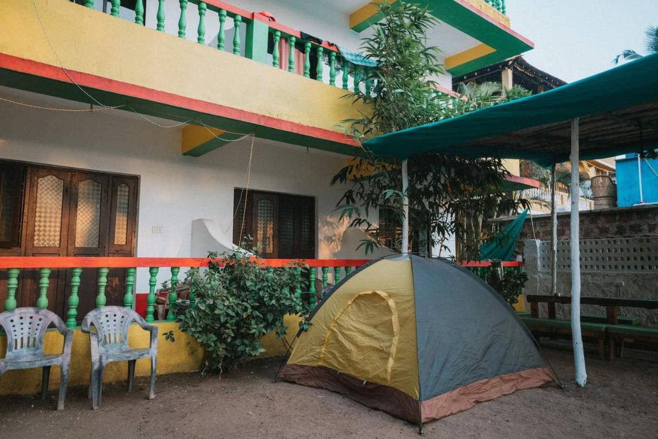 Rasta Mansion Beach Hostel And Rooms Arambol Eksteriør billede