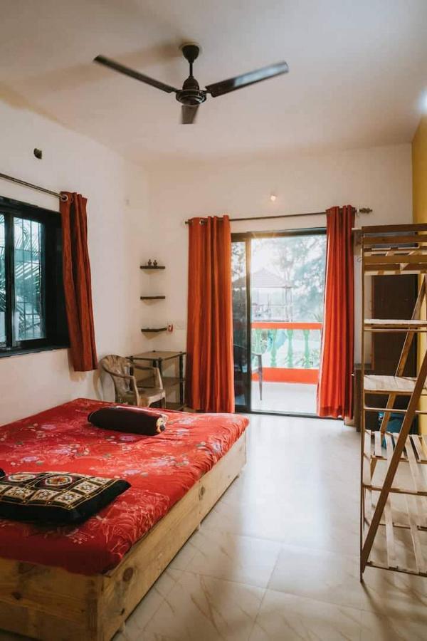 Rasta Mansion Beach Hostel And Rooms Arambol Eksteriør billede
