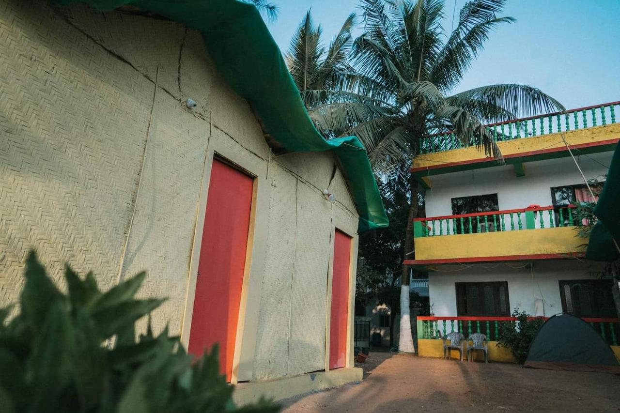 Rasta Mansion Beach Hostel And Rooms Arambol Eksteriør billede