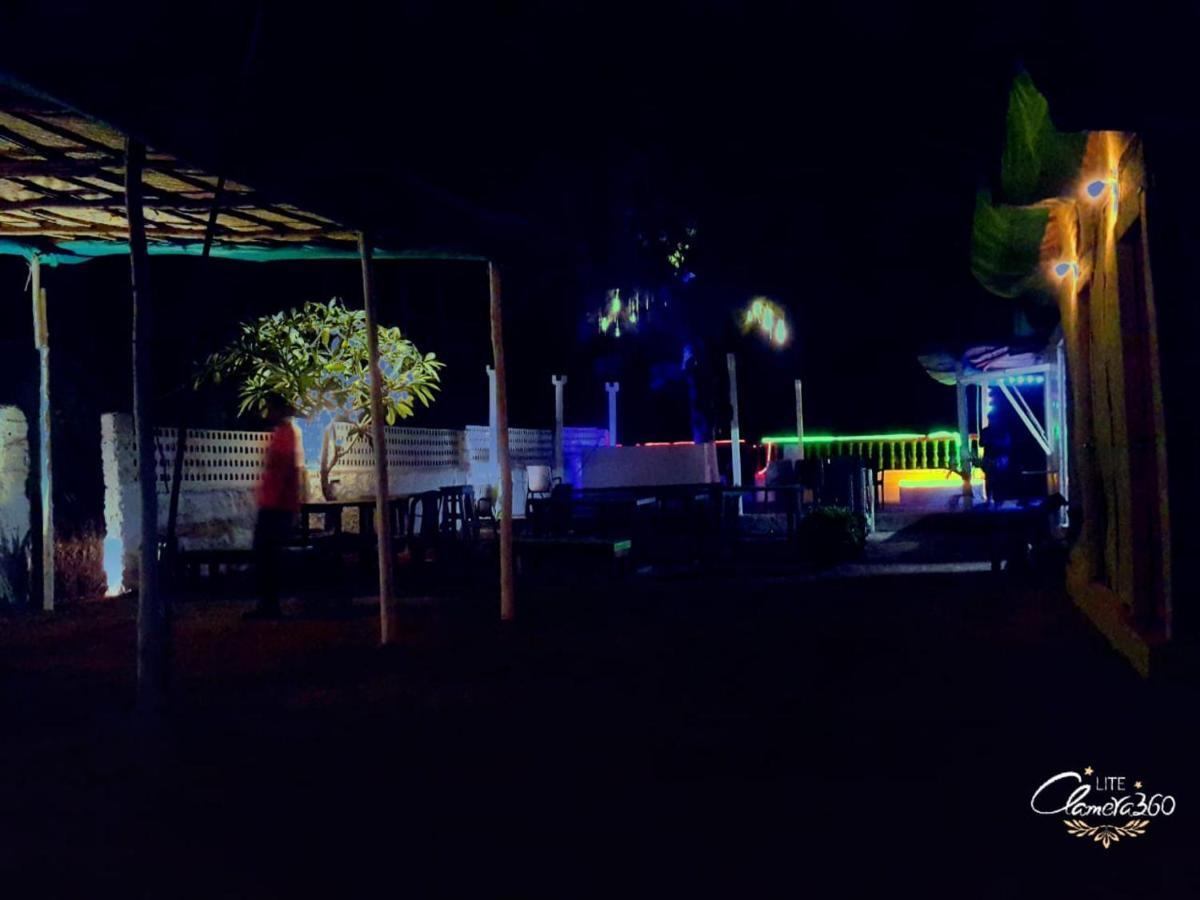 Rasta Mansion Beach Hostel And Rooms Arambol Eksteriør billede