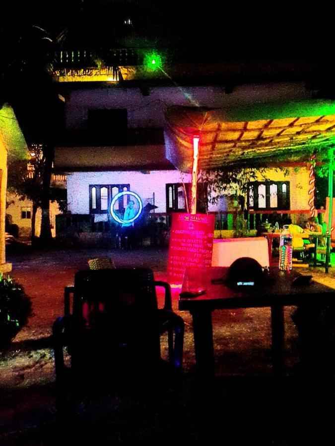 Rasta Mansion Beach Hostel And Rooms Arambol Eksteriør billede
