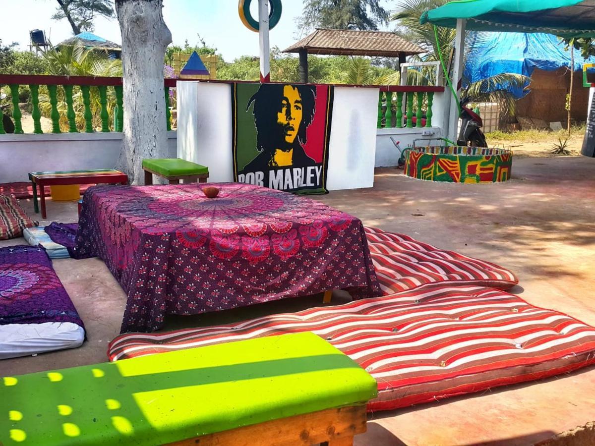 Rasta Mansion Beach Hostel And Rooms Arambol Eksteriør billede