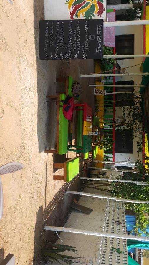 Rasta Mansion Beach Hostel And Rooms Arambol Eksteriør billede