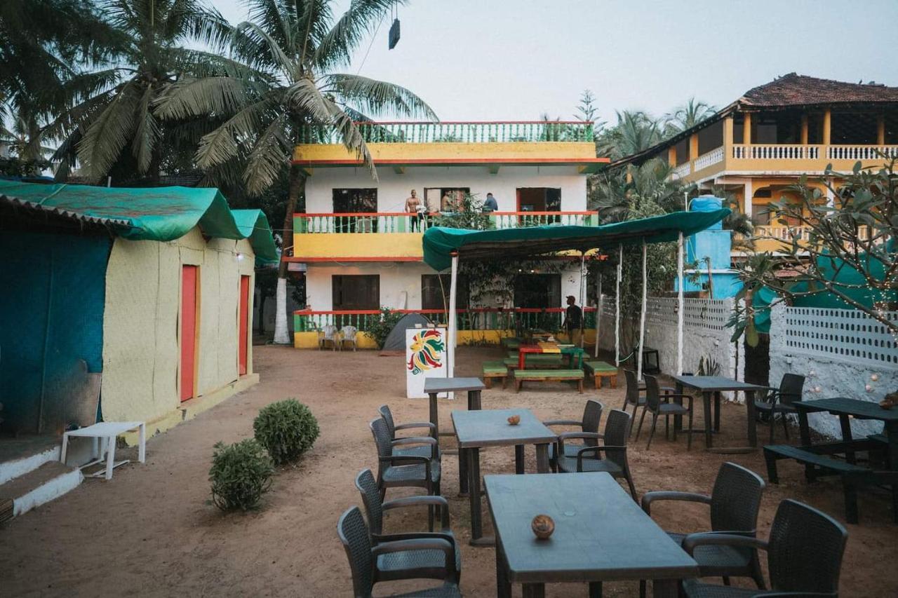 Rasta Mansion Beach Hostel And Rooms Arambol Eksteriør billede