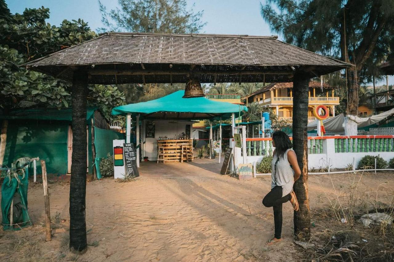 Rasta Mansion Beach Hostel And Rooms Arambol Eksteriør billede